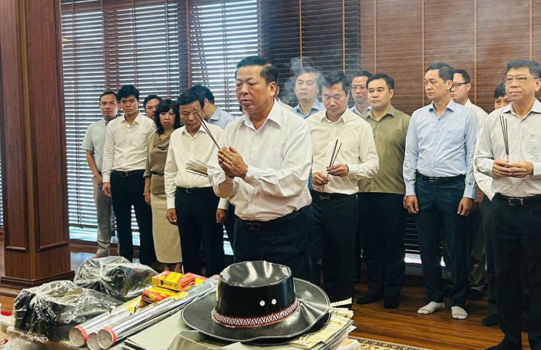 Lãnh đạo Bộ Xây dựng dâng hương nhân kỷ niệm 79 năm Ngày Thương binh - Liệt sĩ